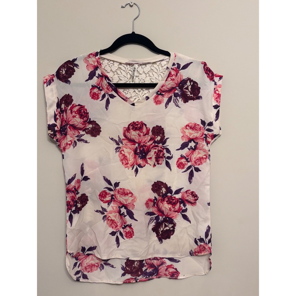 Live 4 Truth Floral Blouse Size Small Pink Purple Short Sleeve Top